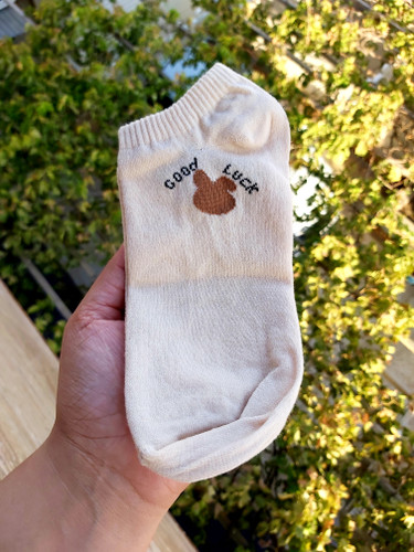 جوراب مچی نخودی ساده روی مچ طرح تدی